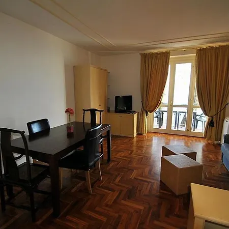 Sleeps 4 Pool Wifi Apartmán *